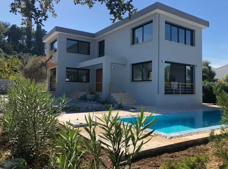 4 bedroom Villa 240 m² Girne Belediyesi, Northern Cyprus