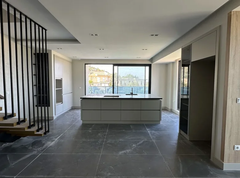 4 bedroom apartment 220 m² Kargıcak, Turkey