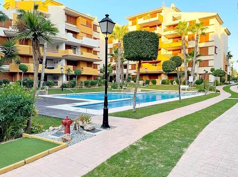 Mieszkanie 2 pokoi 80 m² Orihuela, Hiszpania