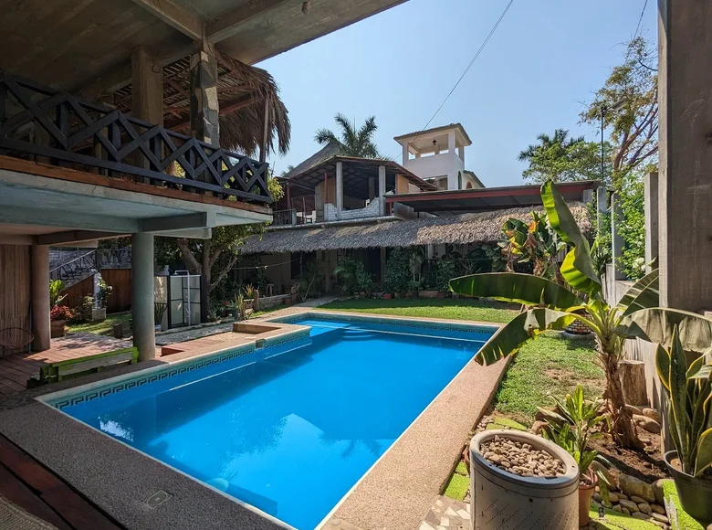 Hôtel 6 200 m² à Puerto Escondido, Mexique