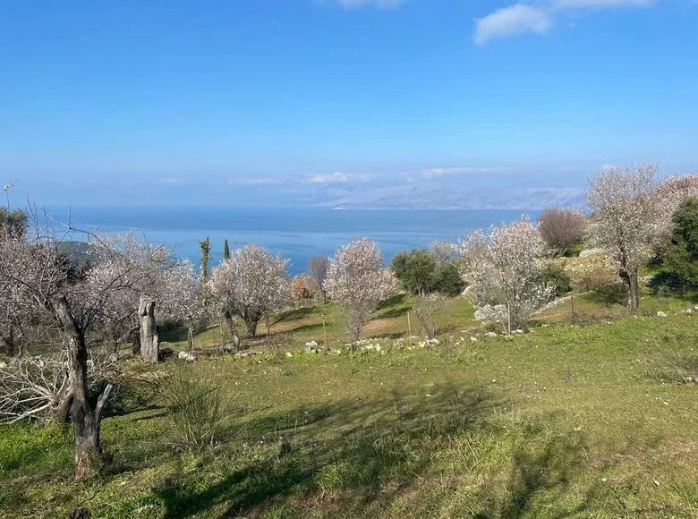 Land 1 room  Loutses, Greece