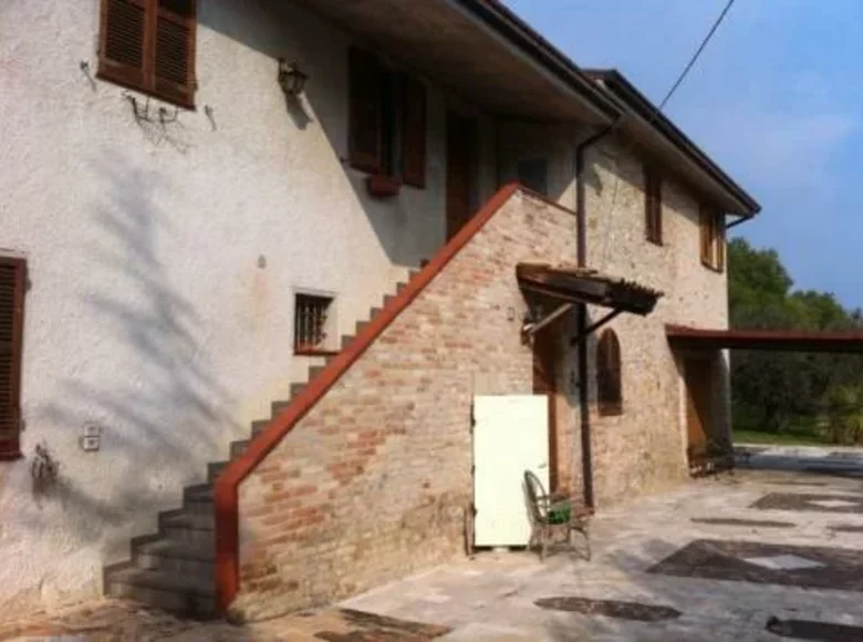 House 14 rooms 300 m² Campofilone, Italy