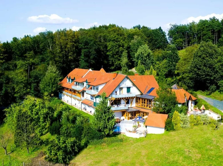 Hotel 7 560 m² Bad Loipersdorf, Austria