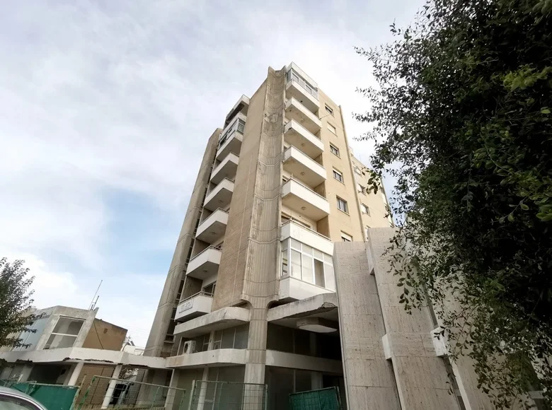 Investissement 4 200 m² à Limassol, Bases souveraines britanniques