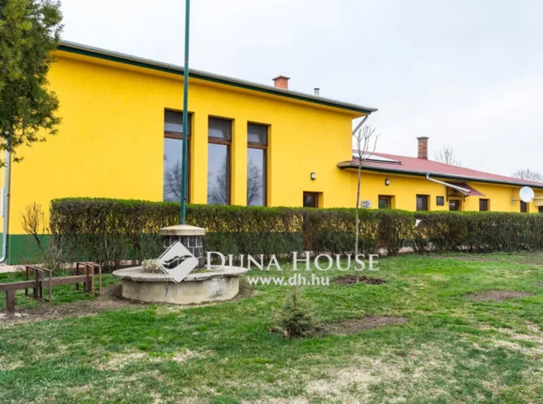 Commercial property 360 m² in Csongrád, Hungary