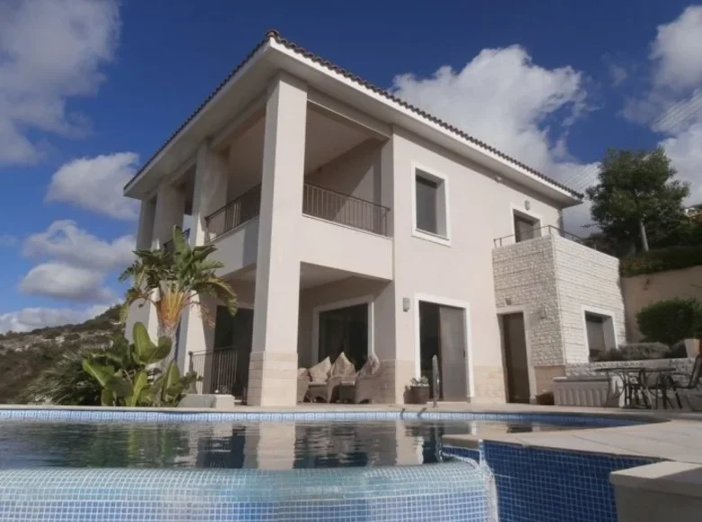 5 bedroom house 330 m² Kamares, Cyprus