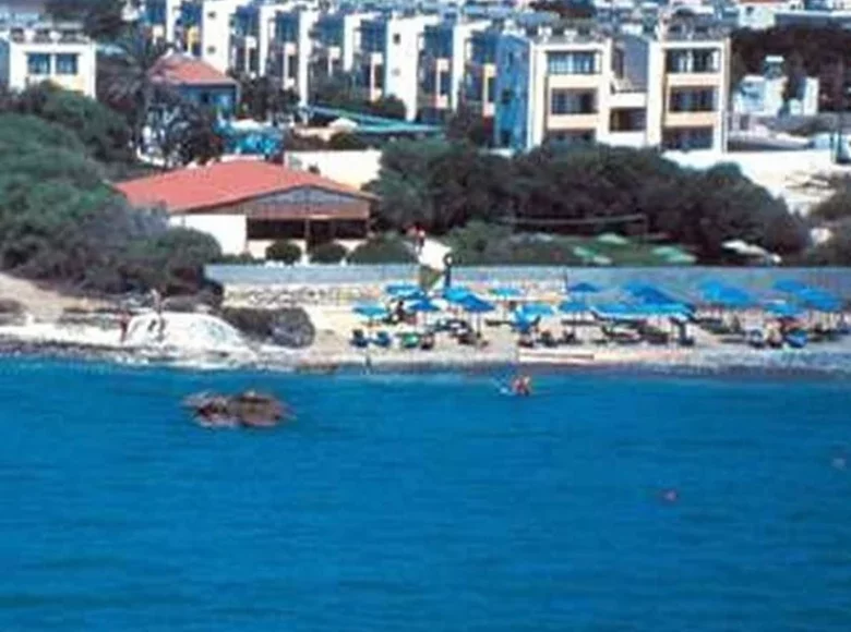 Hotel 5 800 m² in Pervolia, Cyprus