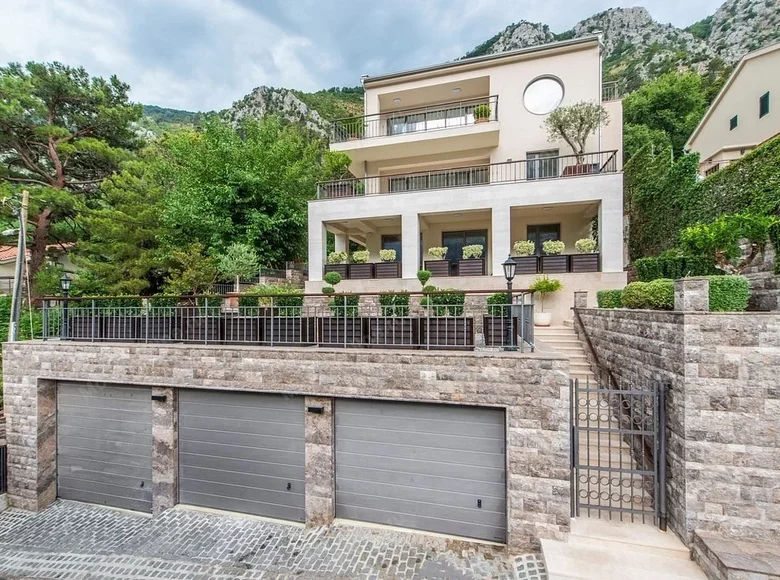 Villa 8 habitaciones 510 m² Kotor, Montenegro