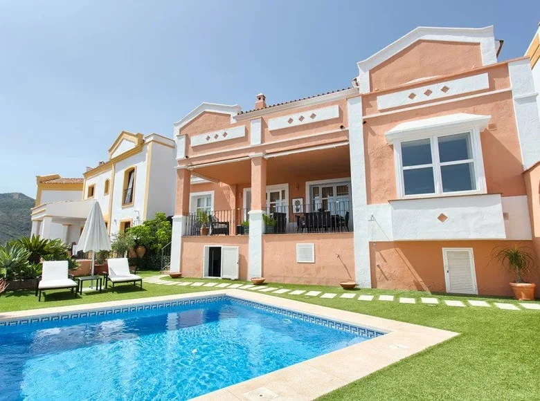 Townhouse 4 bedrooms 215 m² Benahavis, Spain