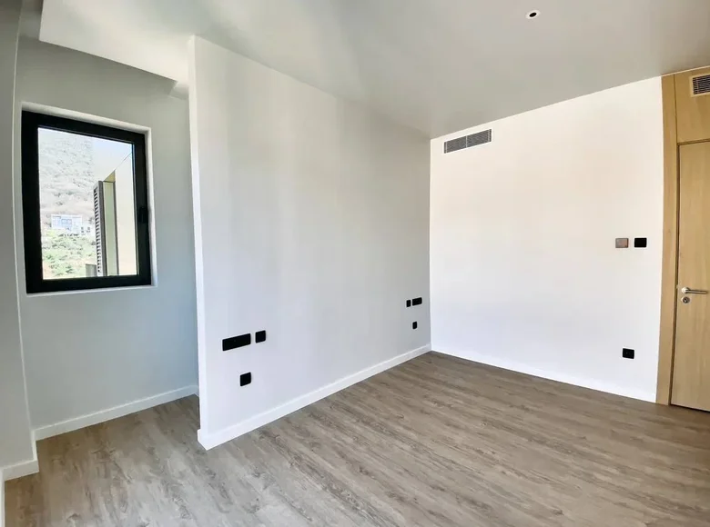 Mieszkanie 2 pokoi 102 m² Tivat, Czarnogóra