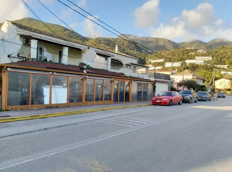 Commercial property 670 m² in Kato Agios Markos, Greece