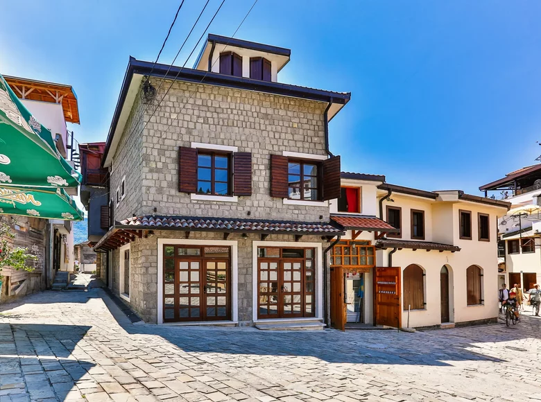 Commercial property 200 m² in Bar, Montenegro