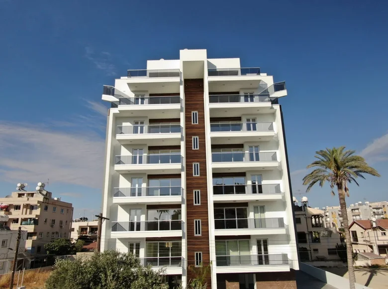 Mieszkanie 4 pokoi 184 m² Larnaka, Cypr