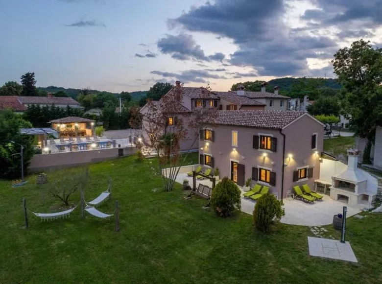 6 bedroom villa 450 m² Umag, Croatia
