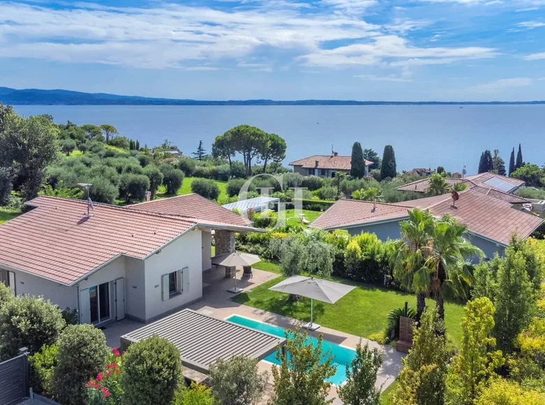 2 bedroom Villa 260 m² Manerba del Garda, Italy