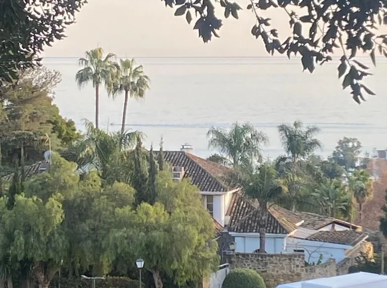 Mieszkanie 3 pokoi 170 m² Marbella, Hiszpania