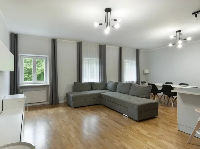 Mieszkanie 4 pokoi 107 m² Ryga, Łotwa