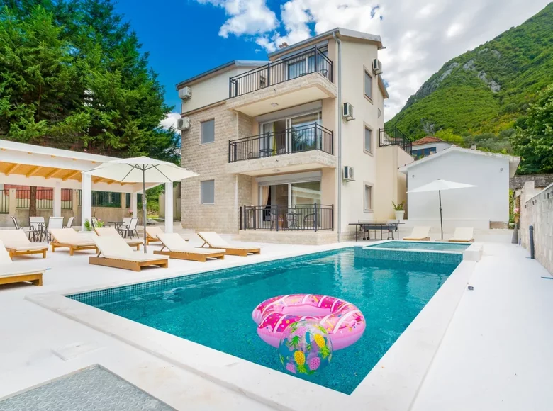 Villa 7 habitaciones 350 m² Stoliv, Montenegro