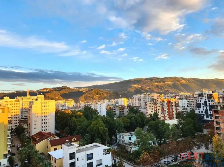 Квартира 2 комнаты 74 м² Влёра, Албания