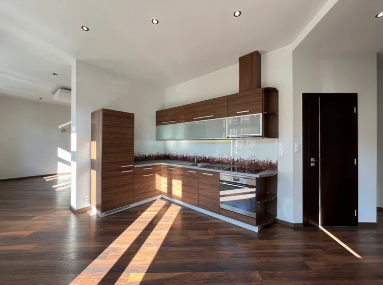 Mieszkanie 2 pokoi 70 m² Poznań, Polska