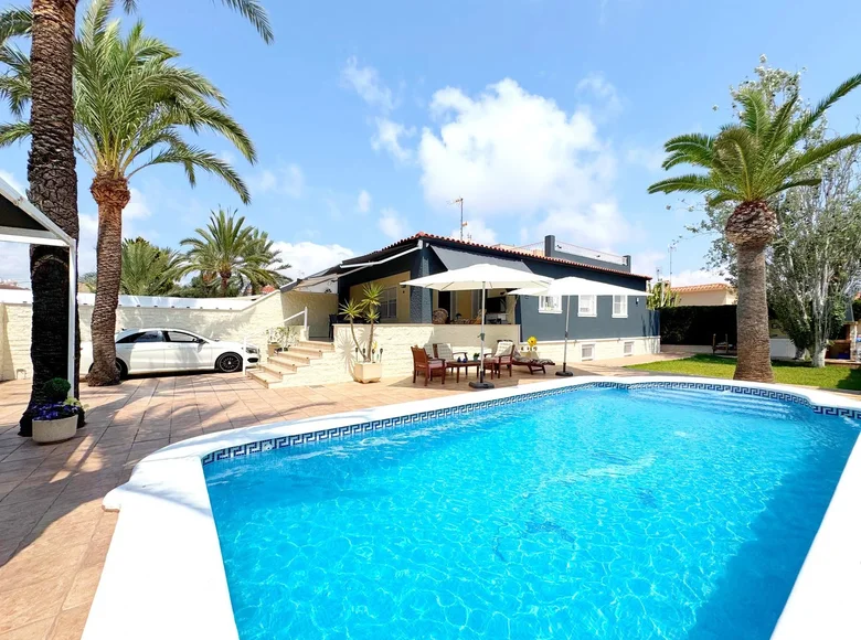 4 bedroom Villa 141 m² Torrevieja, Spain