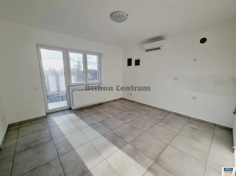 3 room apartment 70 m² Goedoello, Hungary