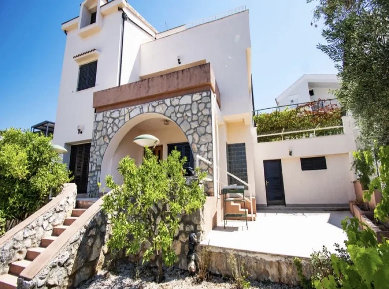 5 bedroom villa 260 m² Sibenik, Croatia