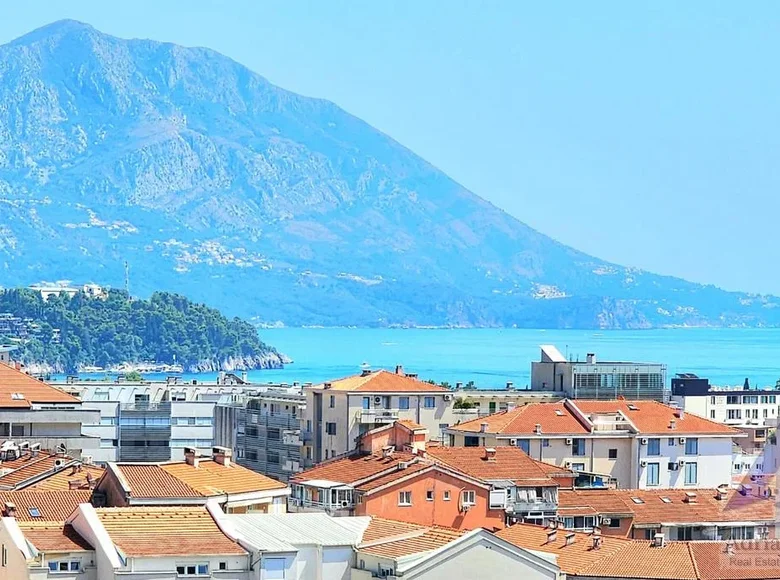 3 bedroom apartment 130 m² Budva, Montenegro