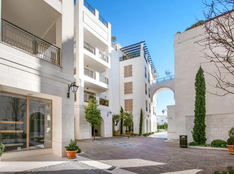 Квартира 4 комнаты 115 м² Тиват, Черногория