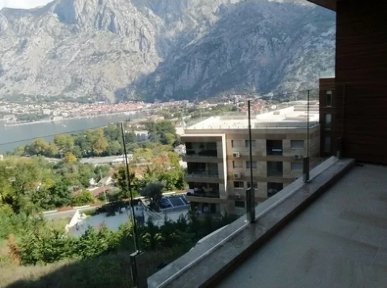 Mieszkanie 2 pokoi 144 m² Kotor, Czarnogóra