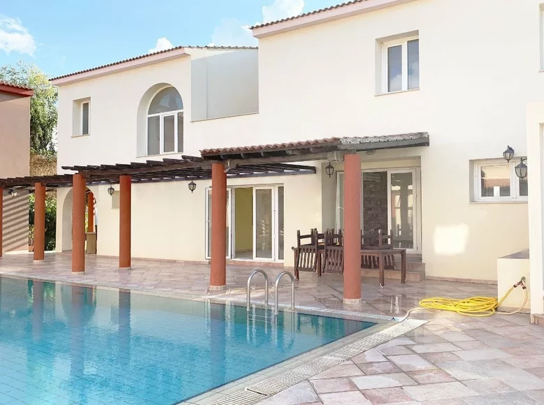 4 bedroom house 317 m² Strovolos, Cyprus