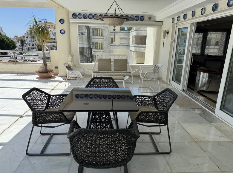 Wohnung 4 Schlafzimmer 385 m² Marbella, Spanien