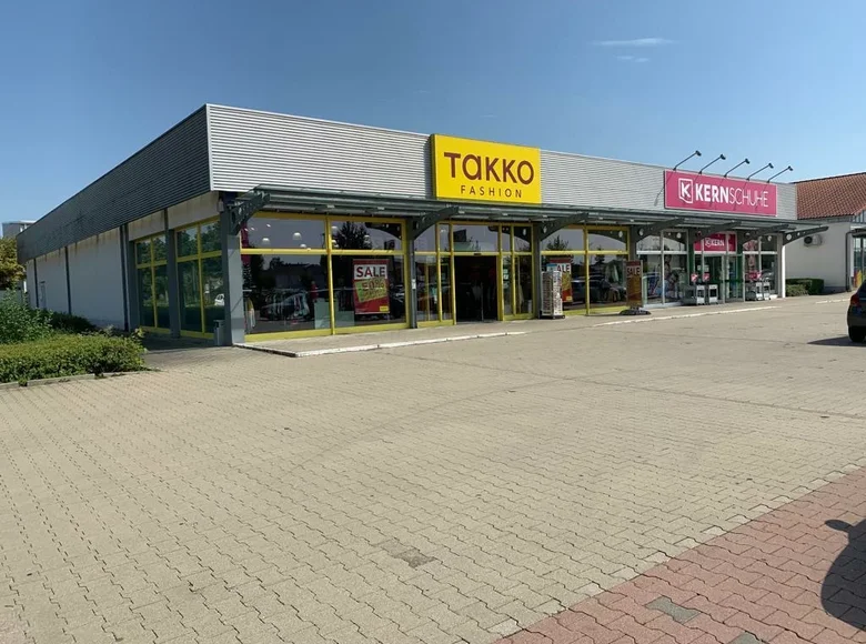 Commercial property 686 m² in Ulm, Germany