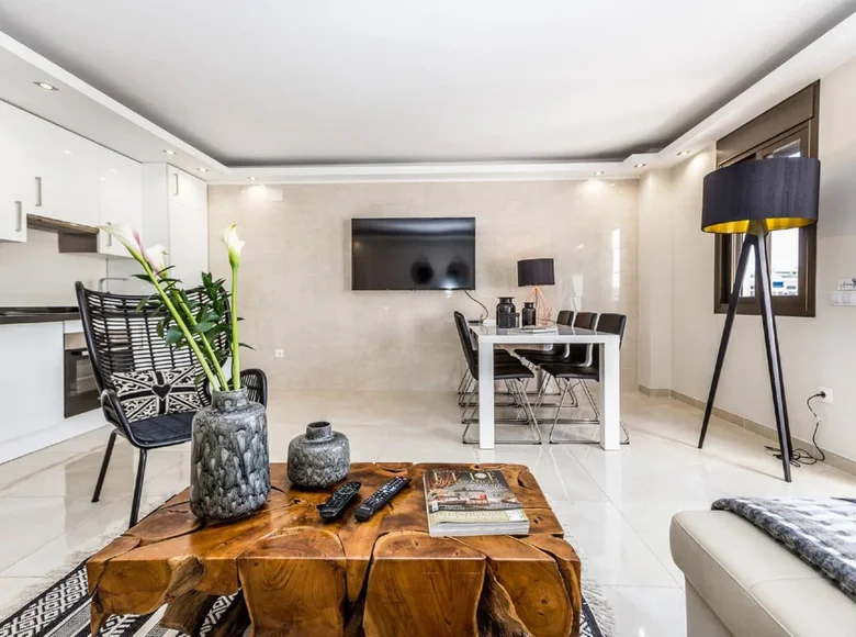 Mieszkanie 2 pokoi 80 m² Marbella, Hiszpania