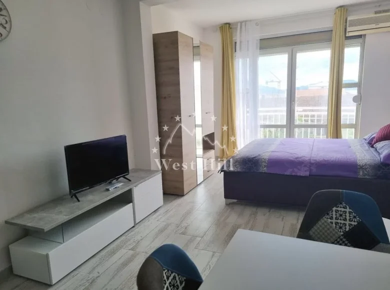 Квартира 33 м² Биела, Черногория