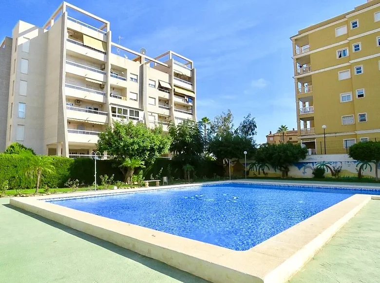 Mieszkanie 2 pokoi 70 m² Torrevieja, Hiszpania