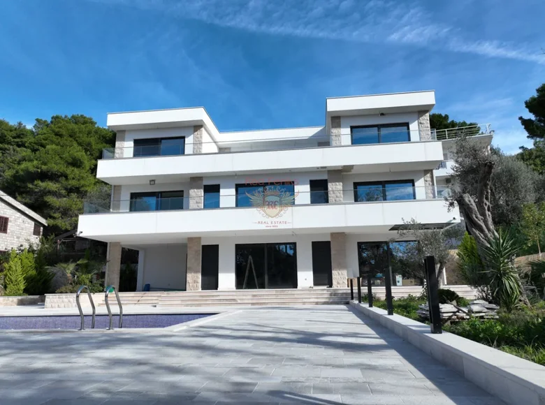 Casa 6 habitaciones 450 m² Sutomore, Montenegro