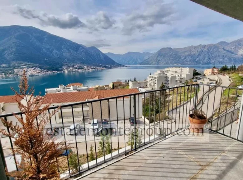 Wohnung 1 Schlafzimmer 58 m² Dobrota, Montenegro