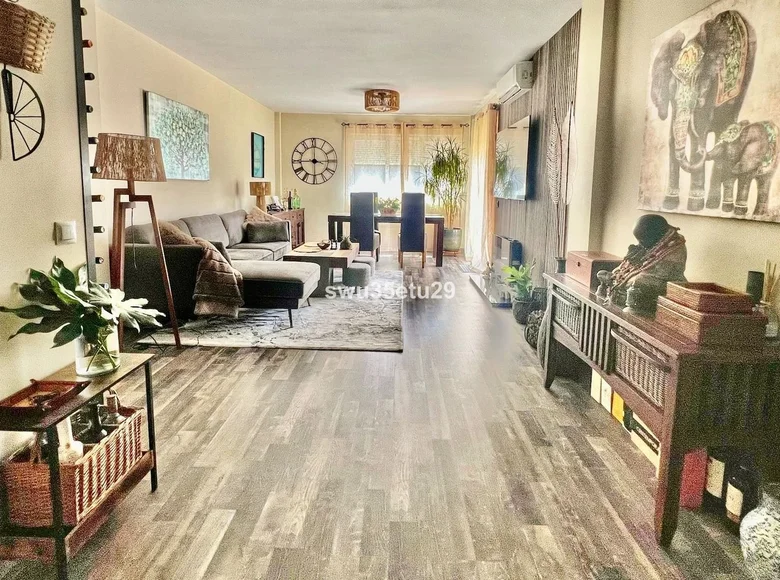 Mieszkanie 2 pokoi 76 m² Benalmadena, Hiszpania