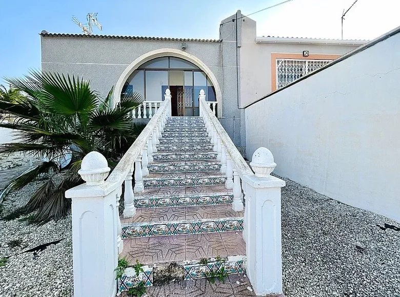 Villa de 2 dormitorios 120 m² Los Balcones, España