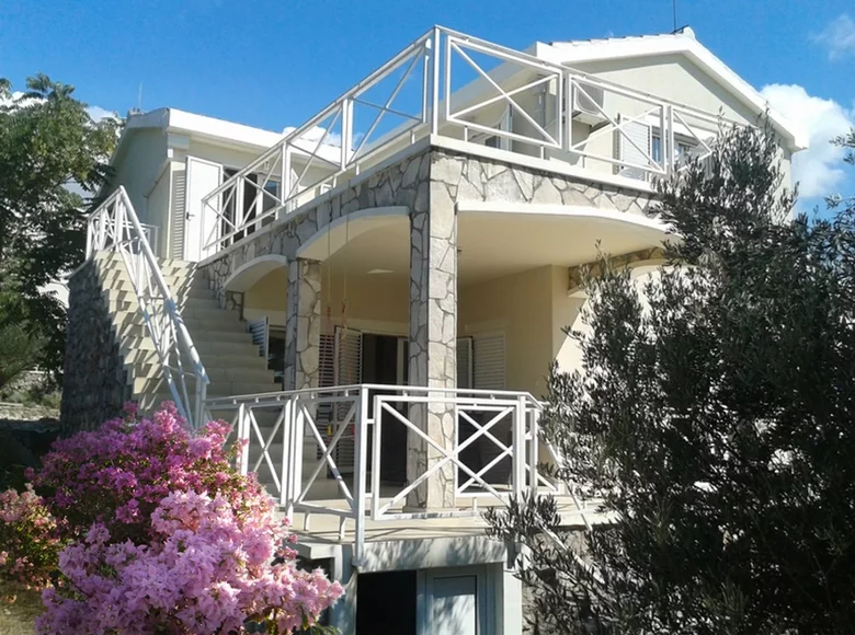 5 bedroom villa 230 m² Pobrde, Montenegro