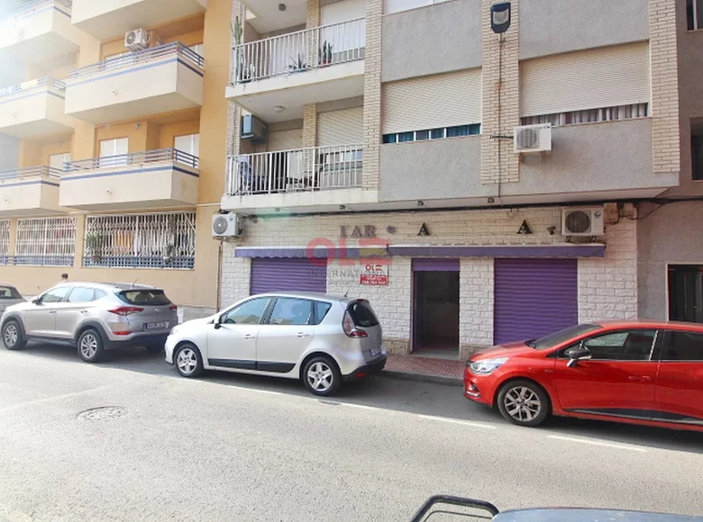 Commercial property 80 m² in Torrevieja, Spain