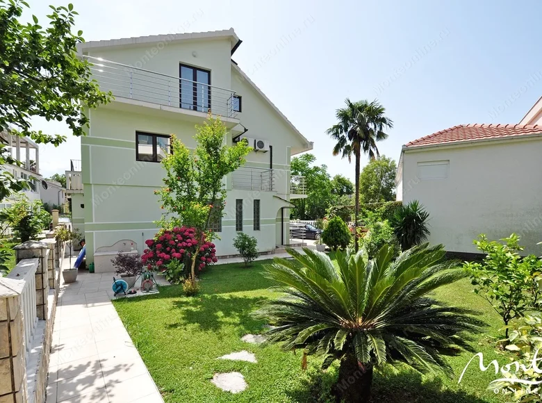 villa de 5 dormitorios 222 m² Tivat, Montenegro