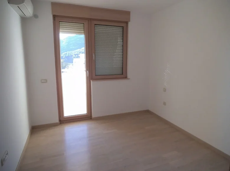 Gewerbefläche 1 490 m² Becici, Montenegro