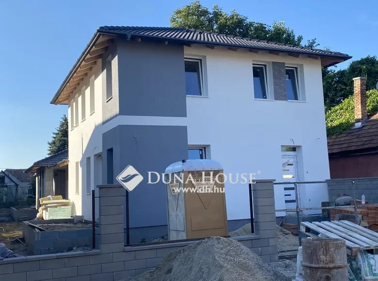 House 122 m² Tarnok, Hungary