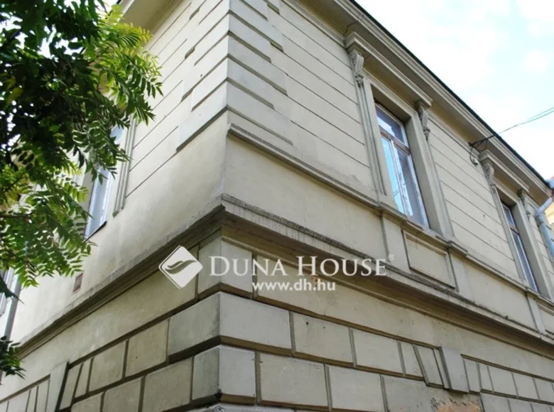 House 530 m² Pecs, Hungary