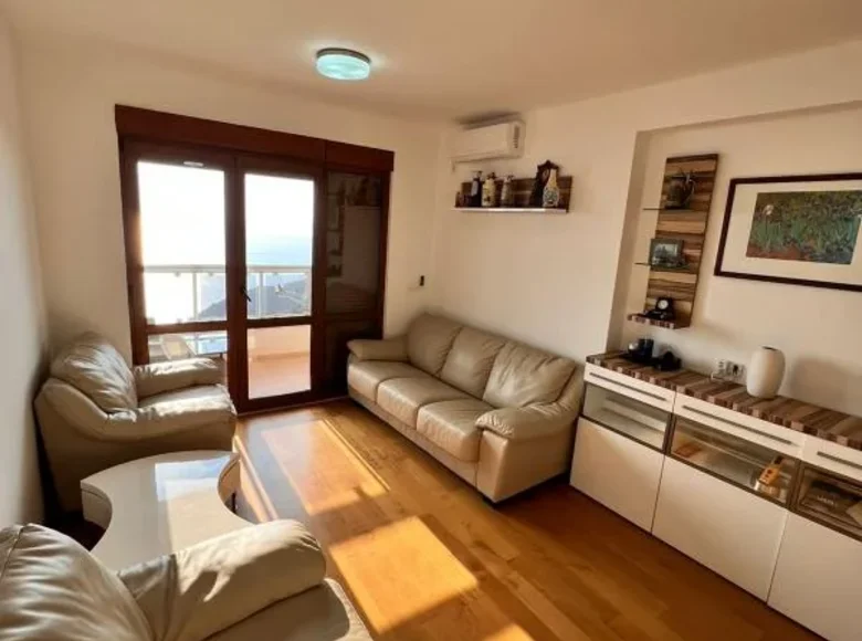 Квартира 3 спальни 124 м² Добра Вода, Черногория