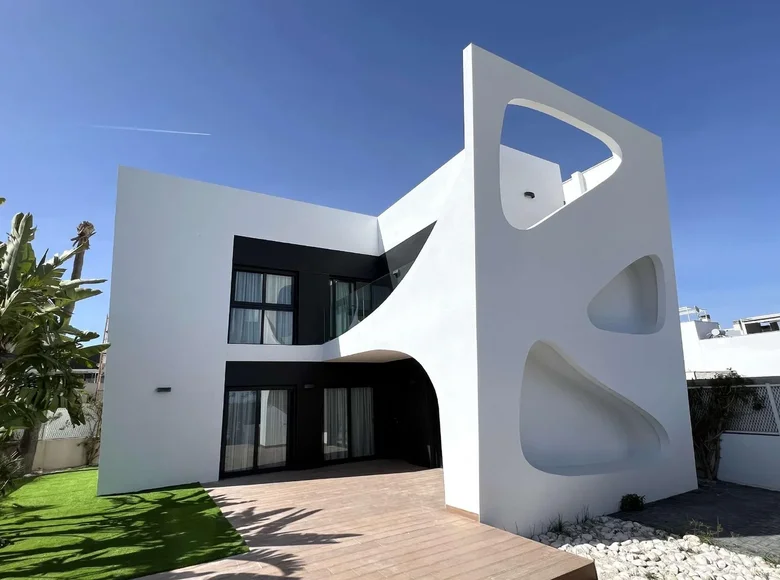 Villa de tres dormitorios 115 m² Rojales, España