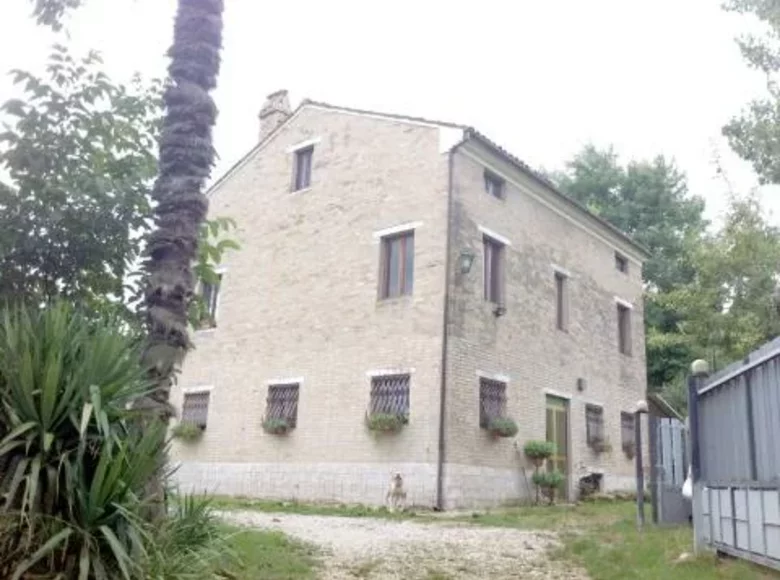 Dom 11 pokojów 300 m² Terni, Włochy