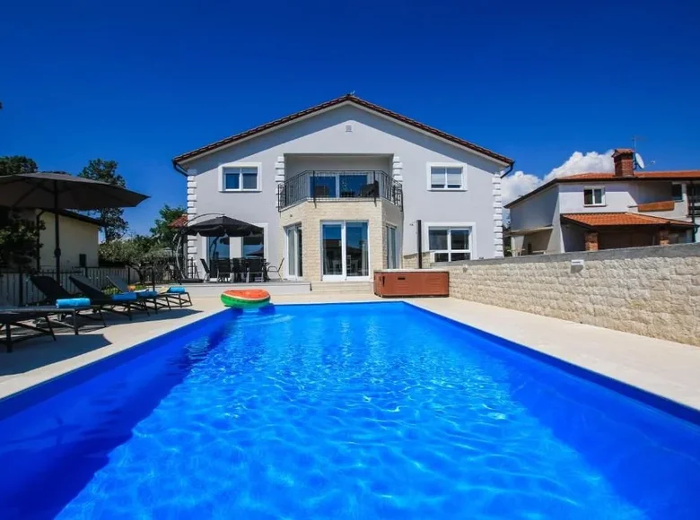 villa de 5 dormitorios 450 m² Grad Porec, Croacia